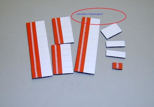 Magnetsymbol für Stundenplan, halb rot mit Streifen/halb weiß