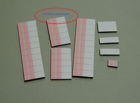 Magnetsymbol für Stundenplan, halb rosa mit Streifen/halb weiß