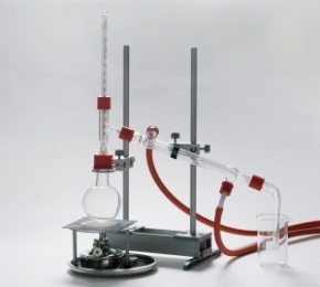 Schülergerätesatz Destillation mit Stativmaterial und Brenner